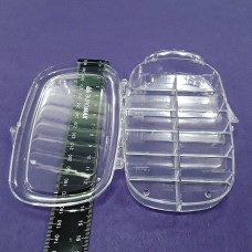 Бокс овальний 8*13*2,5 см на 11 вічок асиметрічний прозорий